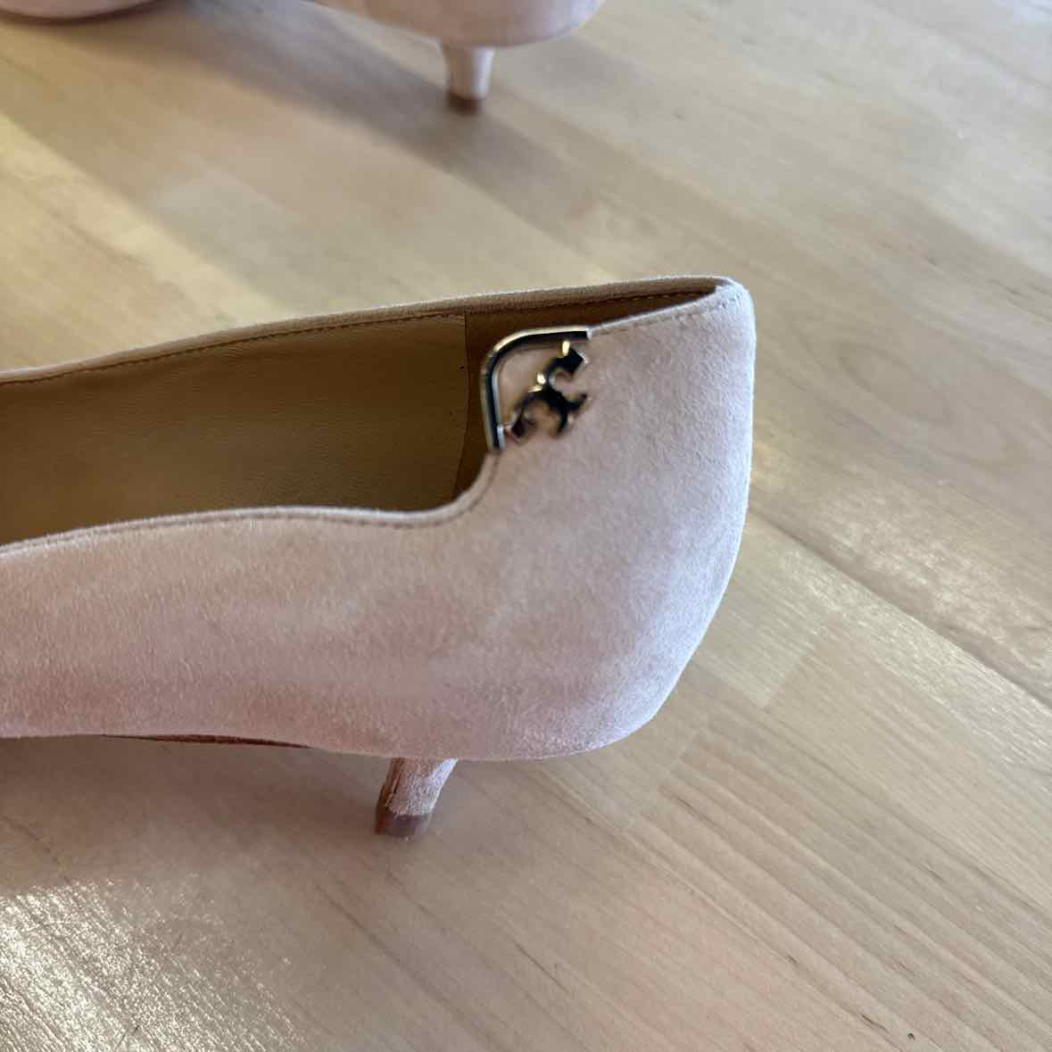 Tory Burch Elizabeth Pointy Toe Pump Shoe Size 7.5 Perfect Blush Suede Heels